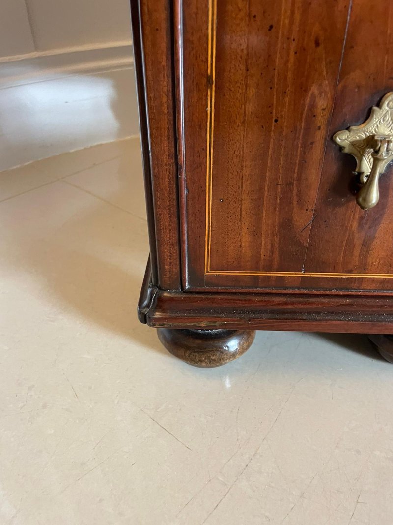 Antique George III Quality Walnut Kneehole Desk - Image 5